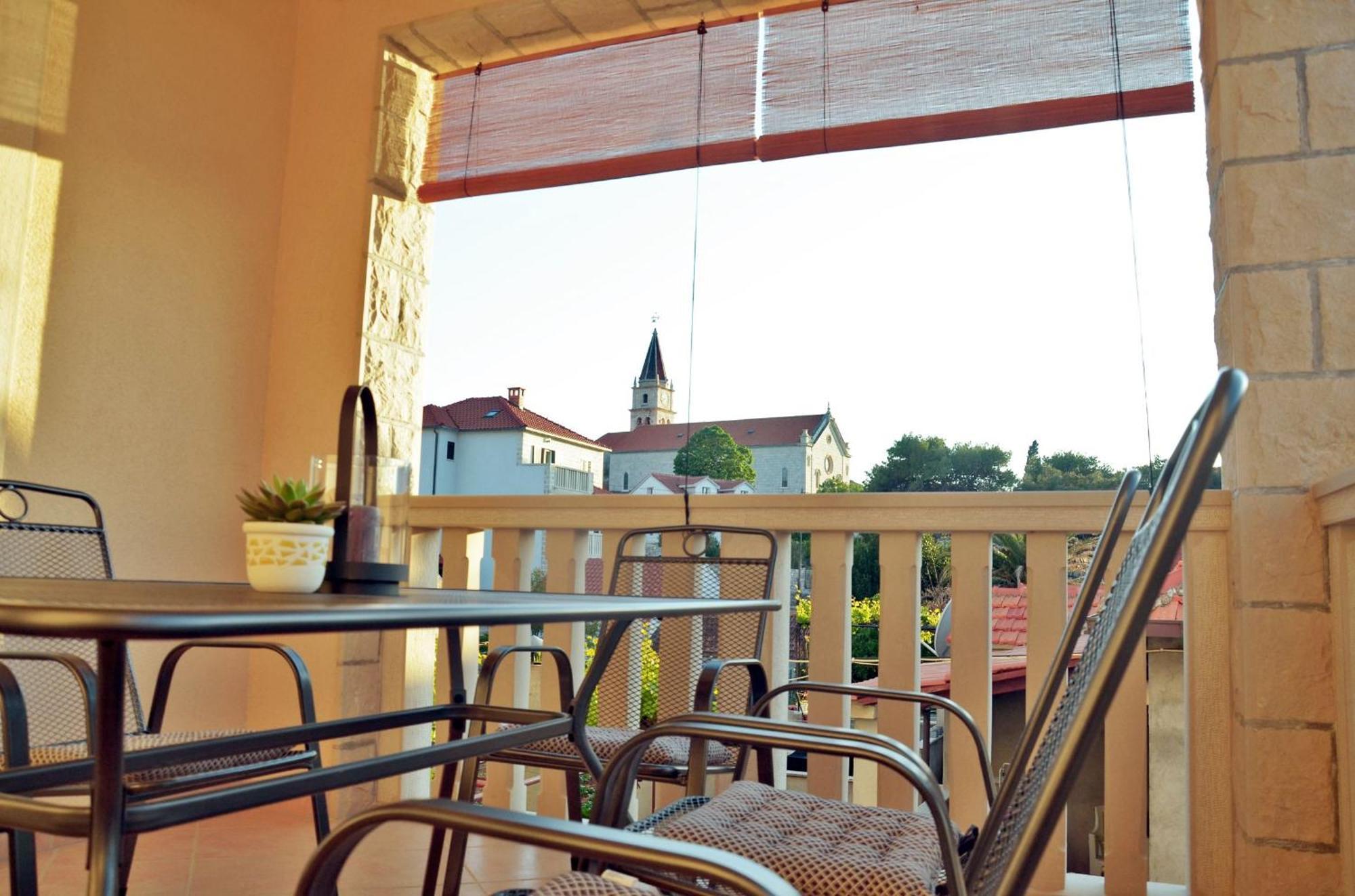 Apartment Luna Postira Exteriör bild