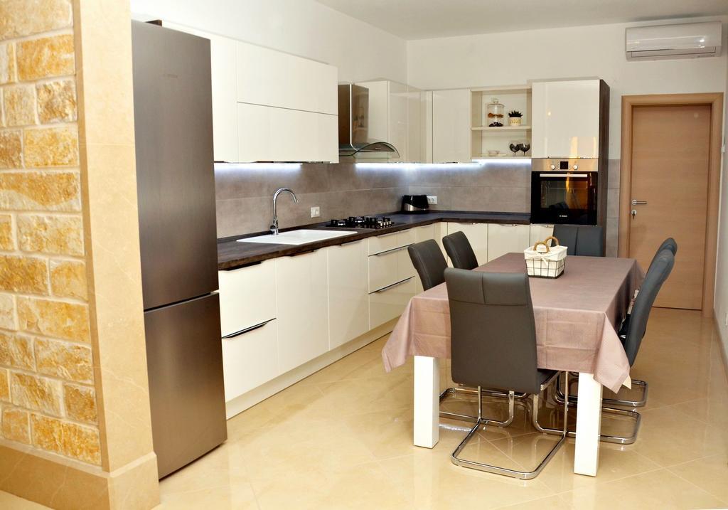 Apartment Luna Postira Exteriör bild