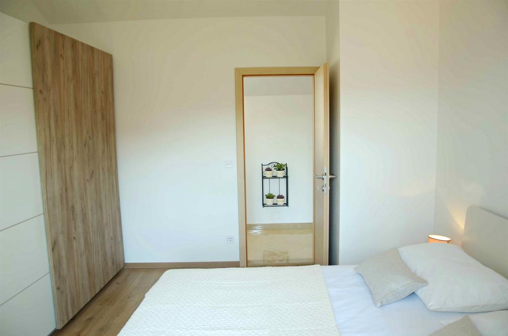 Apartment Luna Postira Exteriör bild
